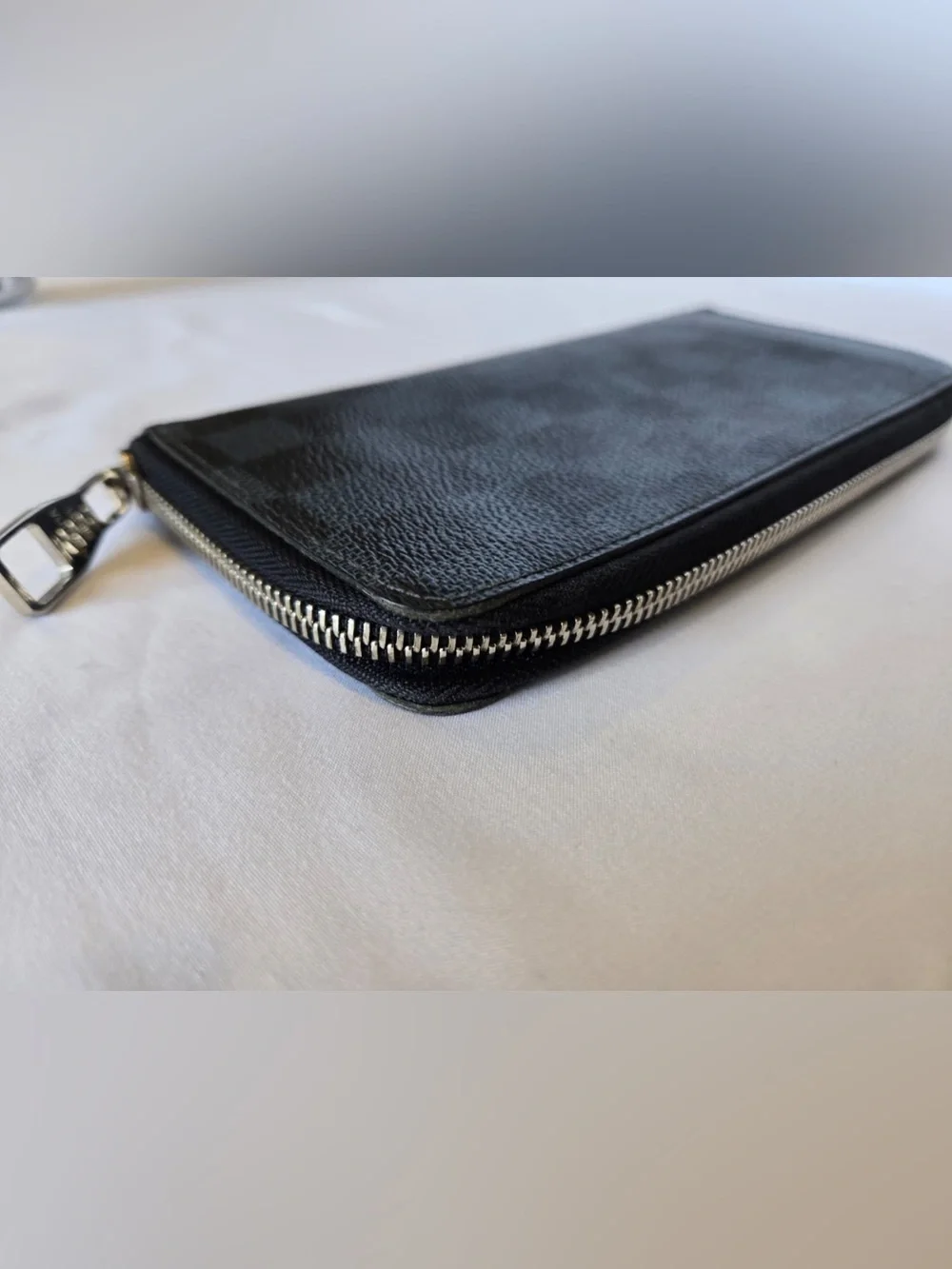 Authentic Louis Vuitton Damier Graphite Canvas Zippy Organizer Wallet